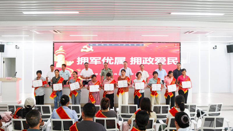 1753272617404237.jpg 颁奖1拷贝.jpg